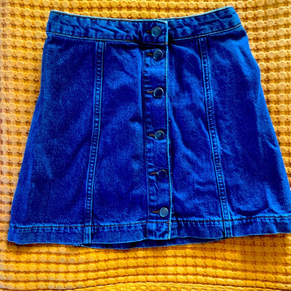 Topshop denim button front skirt. Size 26 waist. Good condition